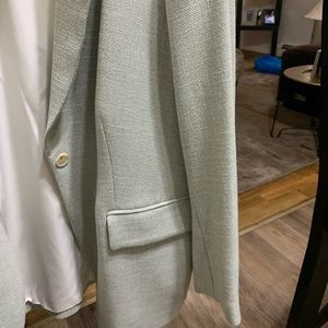 This blazer is incredible for a great outing, wonderful fit and very comfortable